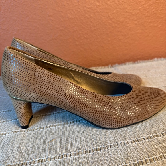 Vaneli pumps - Picture 3 of 10